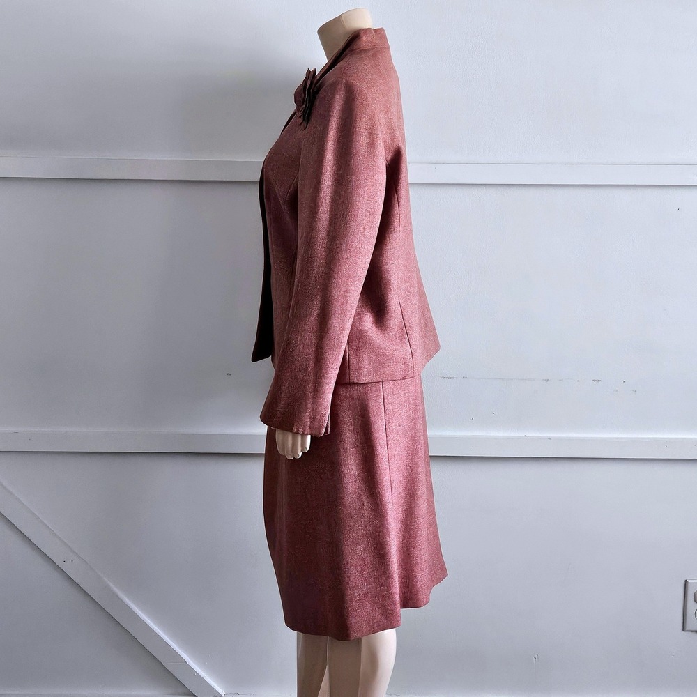 Le Suite Mauve Herringbone Skirt Suit Set with Rosette Brooch 3-Button Blazer - Picture 4 of 8
